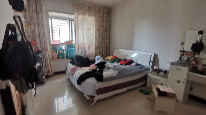 彩光好，老证过户费用低，看房打电话