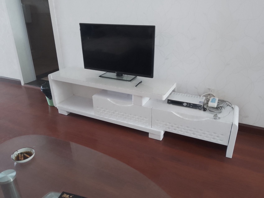 文津苑,文津苑1室一厅带家具出租可以半年8