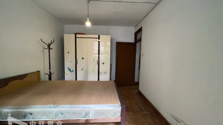 市中心,安静小区,2室2厅1卫1阳台精装,房东换房