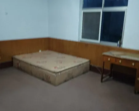 光明路35号院3室1厅1卫朝西普通