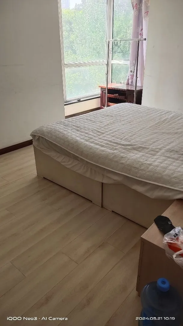 依云北郡D区 电梯2楼 南北两室一卫