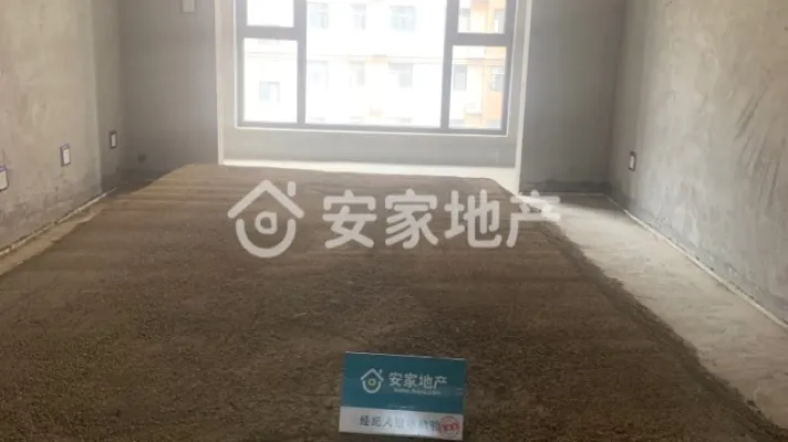 五月精选。业主包大税，诚心出售，随时看房，小区便宜的一套房