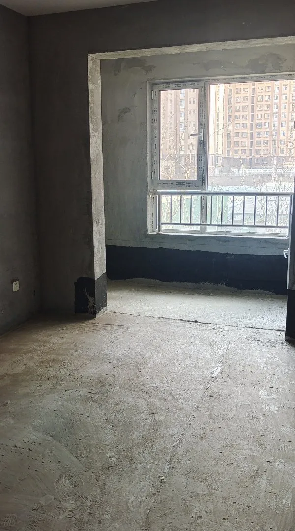 毛坯房 位置好，可做