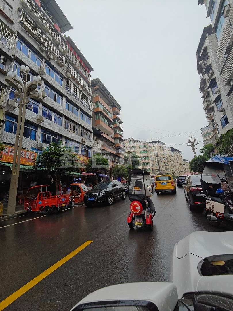 城南市场小区,城南市场中心位置，生活便利14