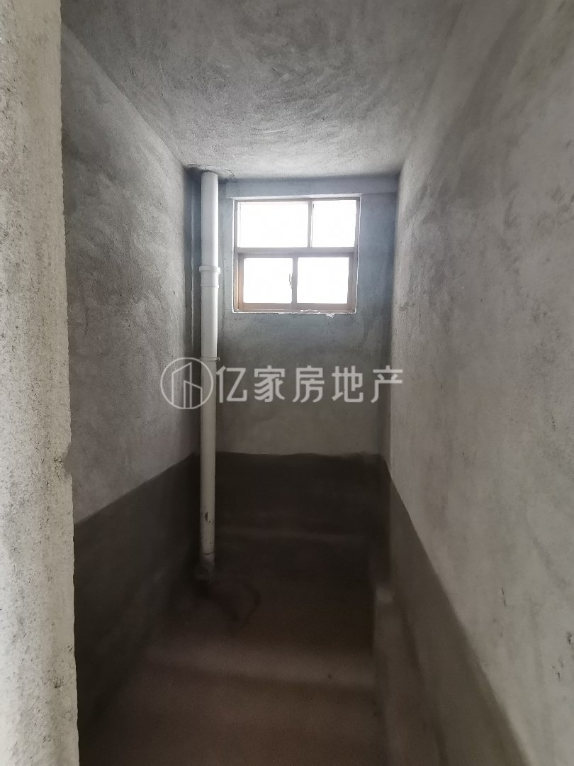 容县城中毛坯3室1厅2卫二手房出售7