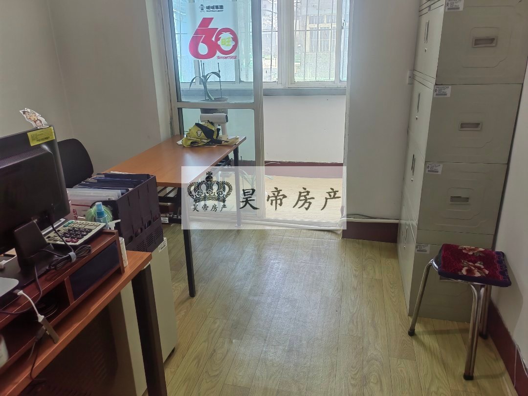 建银小区,十中，十四校，交通方便，三室两厅一卫11