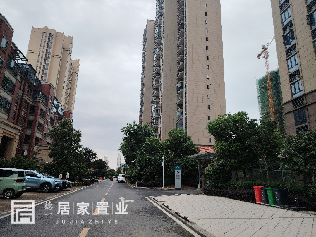 潜江市城东毛坯3室2厅2卫二手房出售11