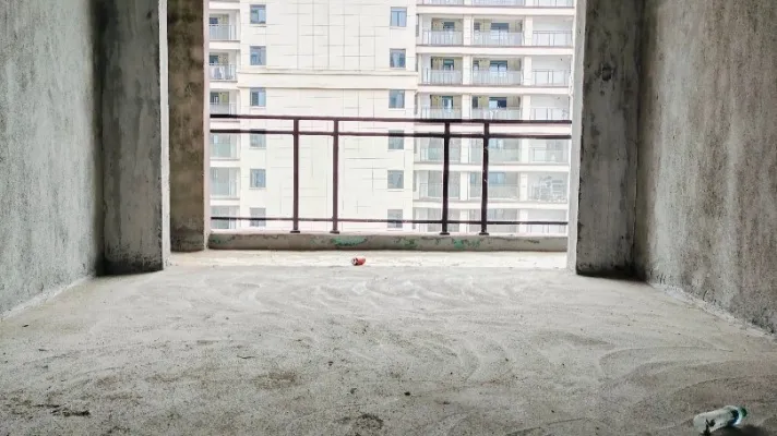 复试楼带露台，户型非常好，看房提前预约