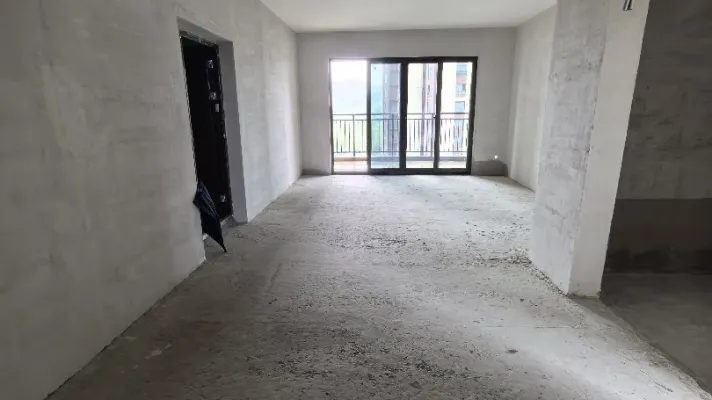 怡然小区毛胚四房两卫