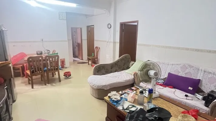 东兴花园普通2室1厅1卫1阳台出售