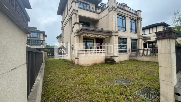 天屿花城桃花岛，毛呸东边户双拼别墅，带院子，176万