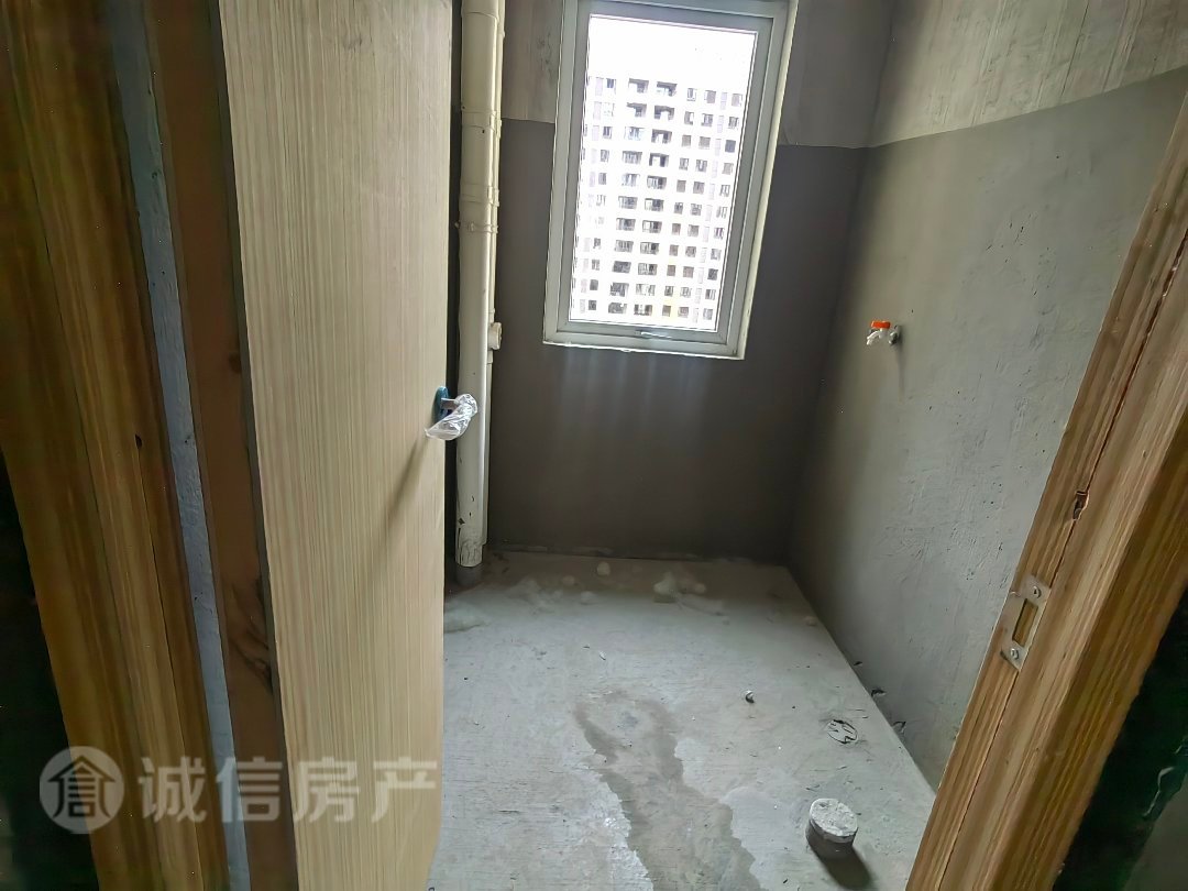 二机厂安置区,二机厂安置小区毛坯三室两厅繁华地段市中心黄金楼层四小一初中6