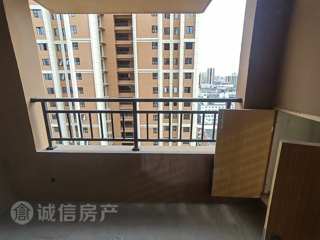 二机厂安置区,二机厂安置小区毛坯三室两厅繁华地段市中心黄金楼层四小一初中7