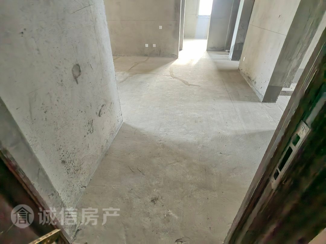 二机厂安置区,二机厂安置小区毛坯三室两厅繁华地段市中心黄金楼层四小一初中1