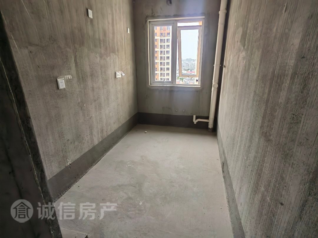 二机厂安置区,二机厂安置小区毛坯三室两厅繁华地段市中心黄金楼层四小一初中2