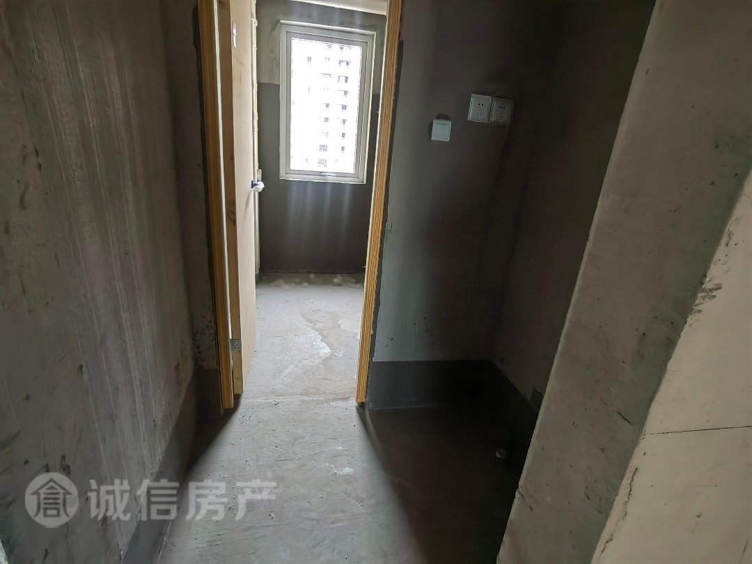 二机厂安置区,二机厂安置小区毛坯三室两厅繁华地段市中心黄金楼层四小一初中9