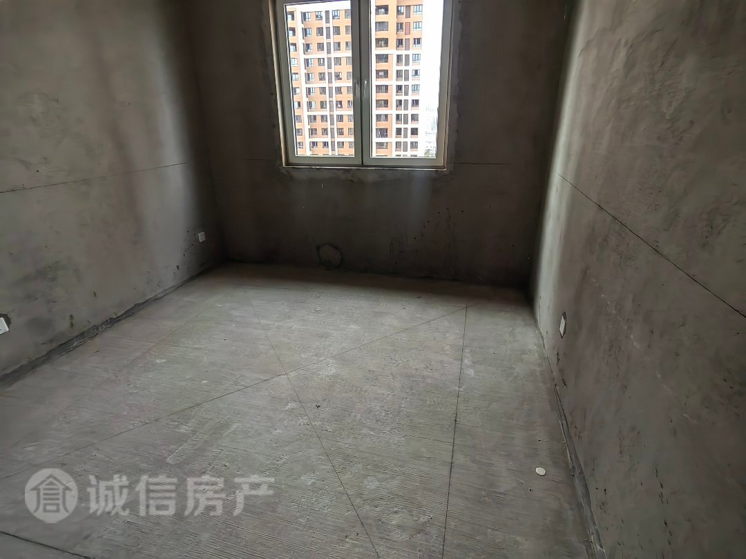 二机厂安置区,二机厂安置小区毛坯三室两厅繁华地段市中心黄金楼层四小一初中3