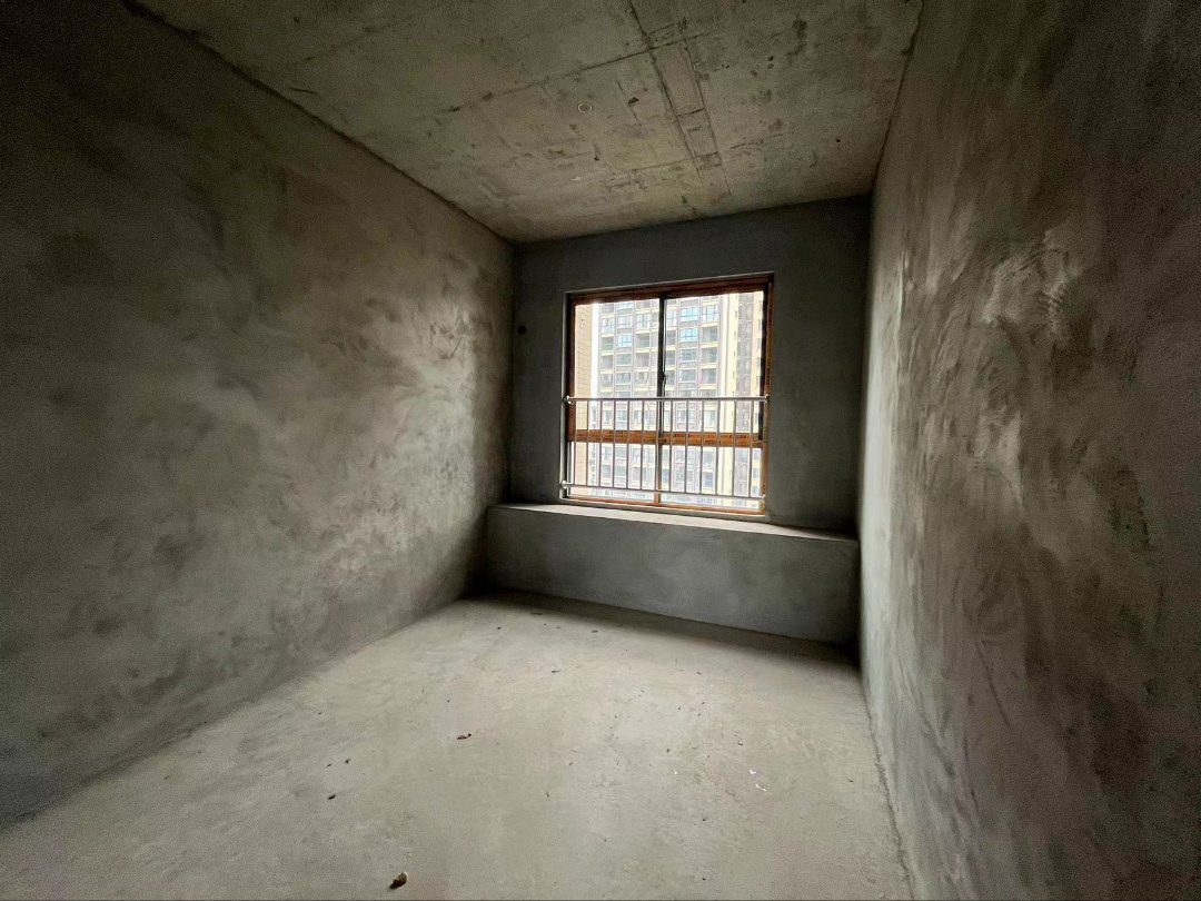 宏森景园,宏森景园，大四室，清水，房东急售。7