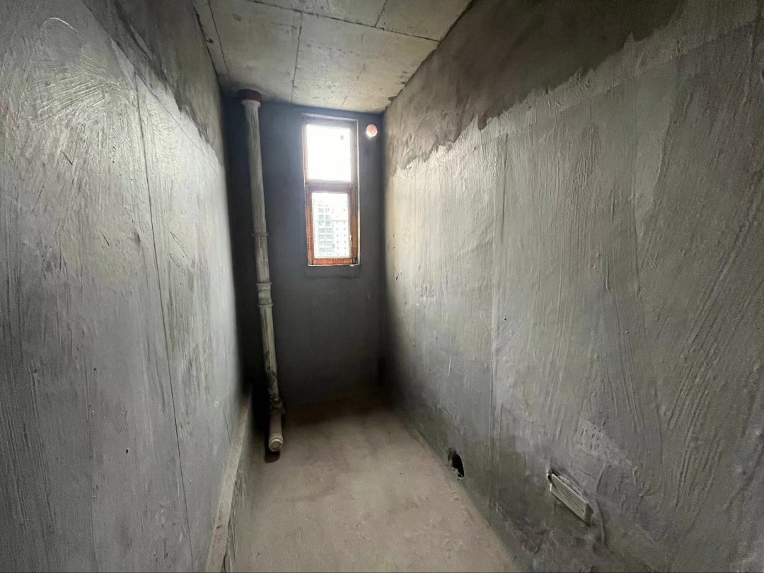 宏森景园,宏森景园，大四室，清水，房东急售。5