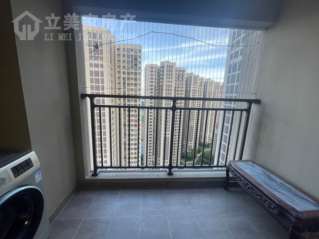 万科美的西江悦,精装3室2厅2卫1阳台地铁沿线，交通便利，舒适宜居1