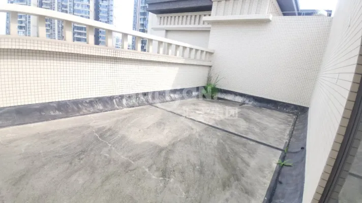 万晟城云府好房出售！此房两证全！，价格可议！