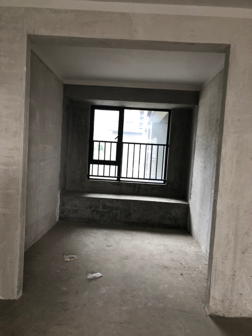 新城凤凰台,满二，带车位，大阳台2