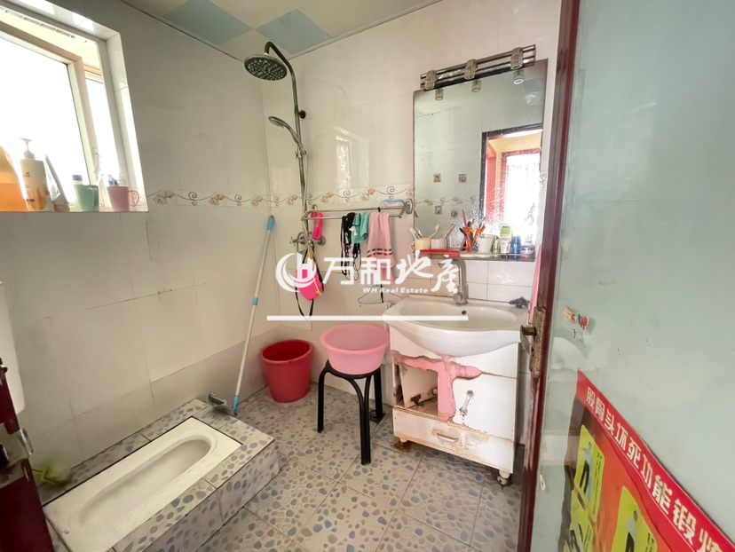 龙祥凤凰城,精致套二配套齐全干净整洁安静，客厅有空调扇两个卧室都是新空调4