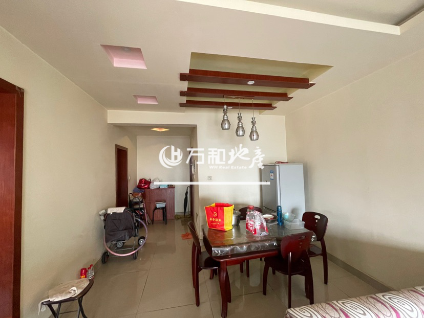 龙祥凤凰城,精致套二配套齐全干净整洁安静，客厅有空调扇两个卧室都是新空调9