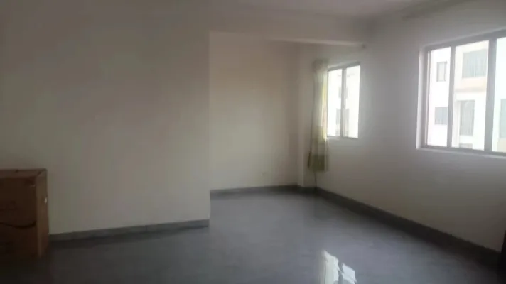 文鑫佳园70㎡2室1厅1卫0阳台精装，多条公交经过