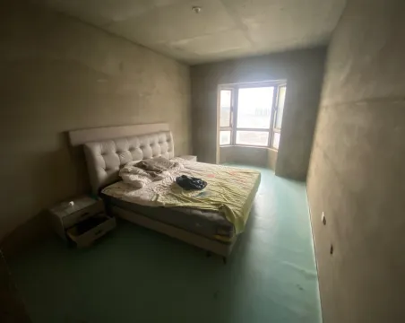 中江帝景3室2厅2卫朝南北毛坯