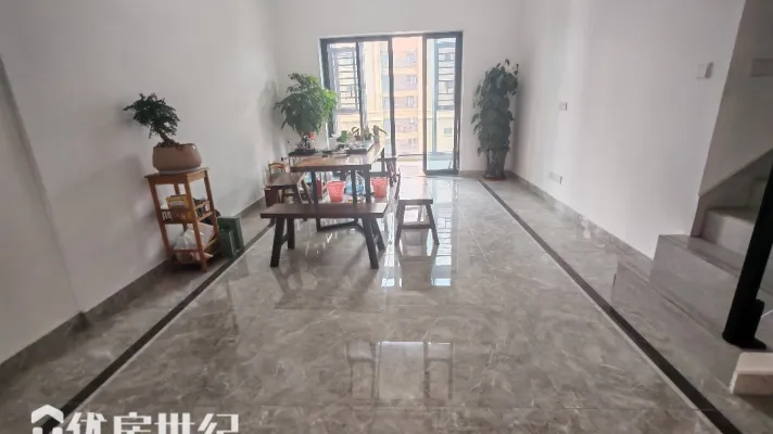 现代传媒港。116平复式楼，可做4房2卫