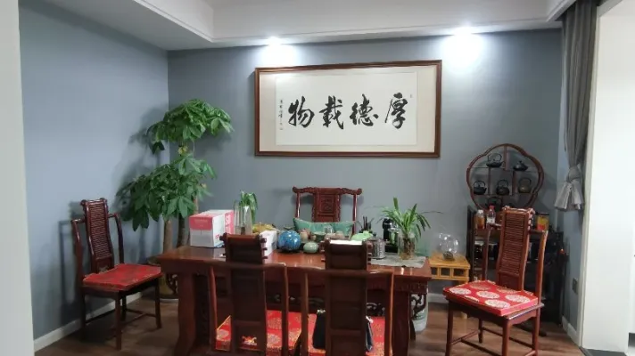 新城花园带大露台的房子，全屋中央空调，品牌定制，精装三房两卫