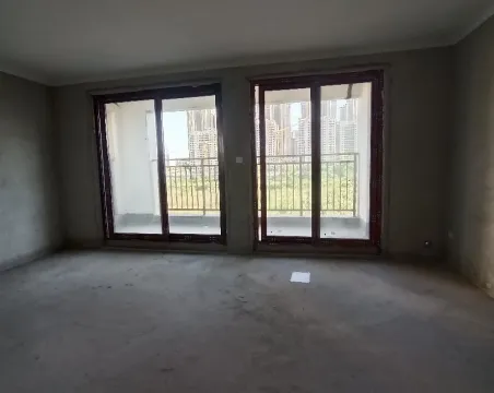 建业花园里4室2厅2卫毛坯