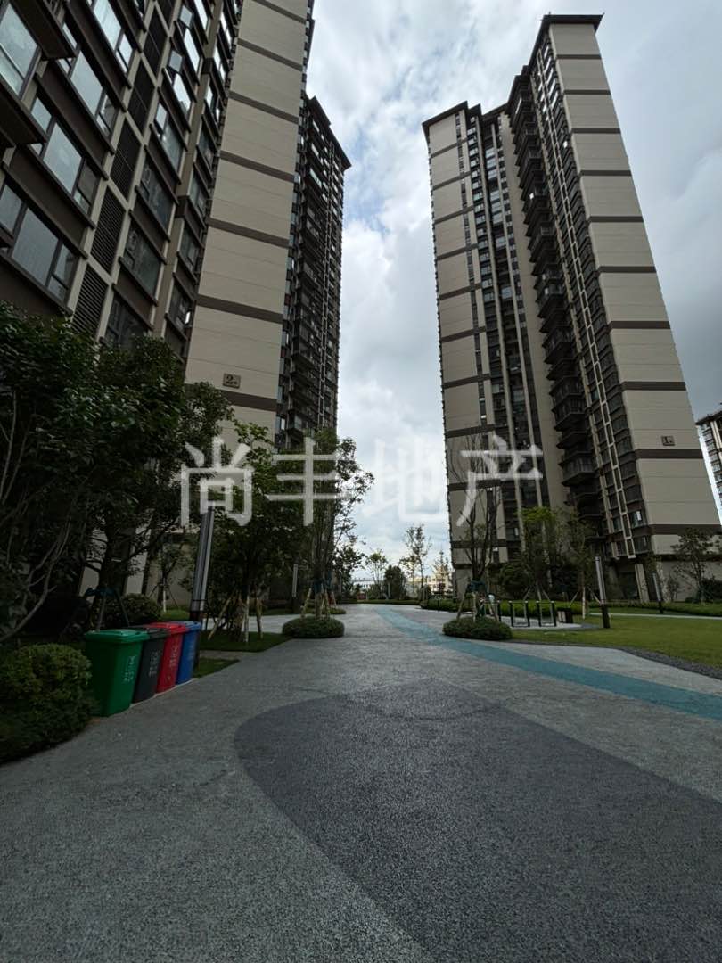 麒麟区西片区毛坯4室2厅2卫二手房出售8