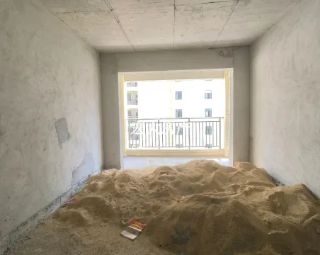 嘉恒公馆4室2厅2卫朝南毛坯