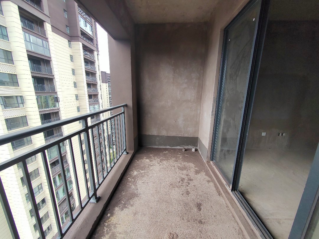 麒麟区南片区毛坯3室2厅2卫二手房出售10