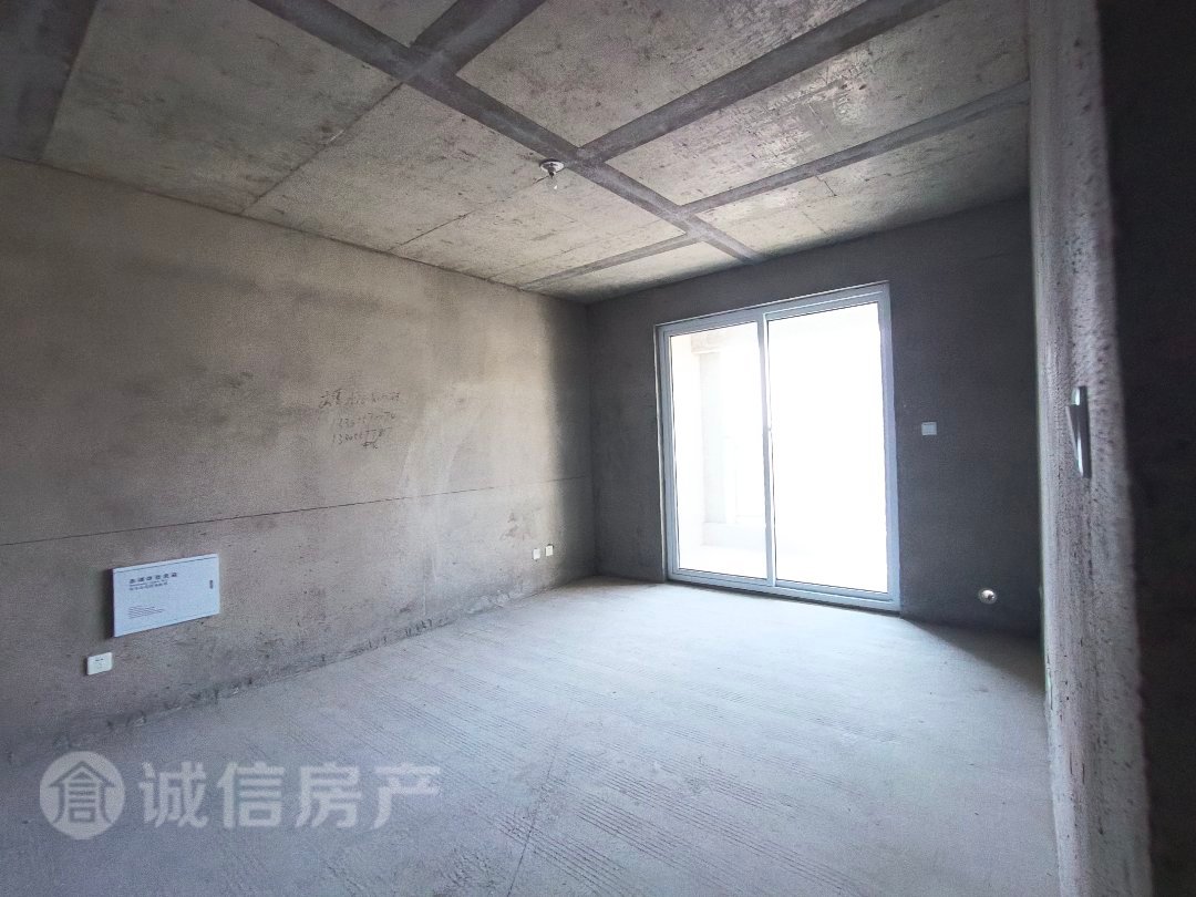 河景花园安置区,老城区电梯房，3 开间朝南户型方正4