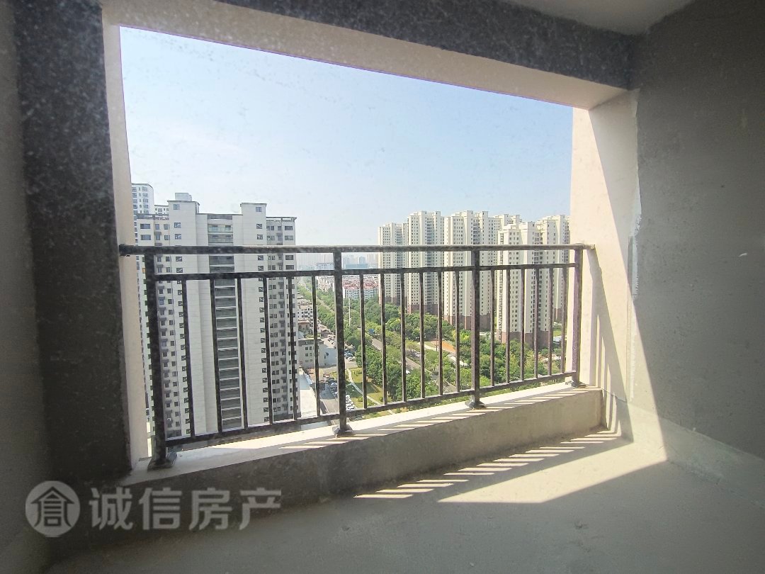 河景花园安置区,老城区电梯房，3 开间朝南户型方正1
