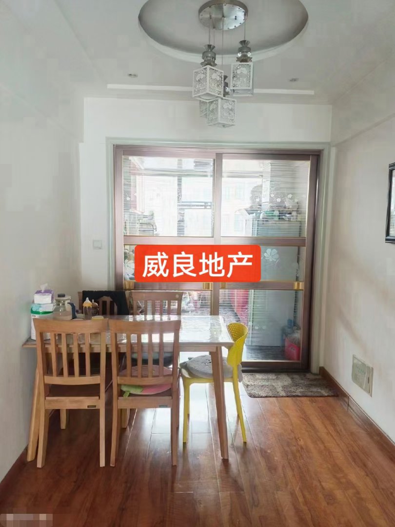 俪景御苑,楼梯房公摊面积小，可按揭，窗子全部已换，直接可住5