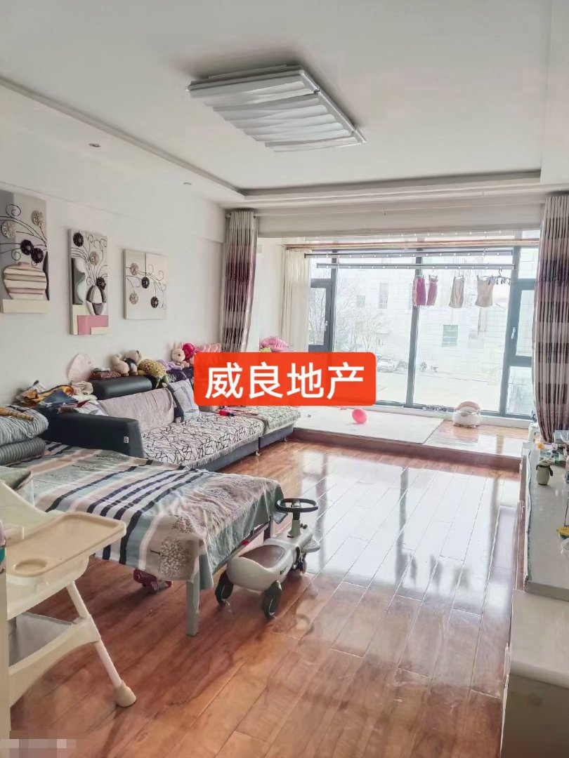 俪景御苑,楼梯房公摊面积小，可按揭，窗子全部已换，直接可住4