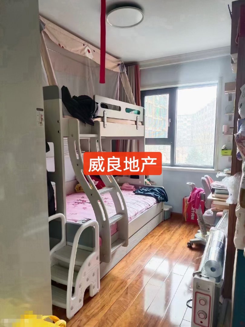 俪景御苑,楼梯房公摊面积小，可按揭，窗子全部已换，直接可住2