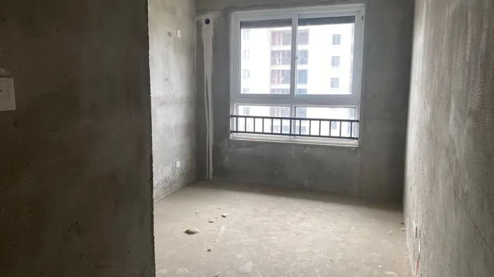 首府壹号纯毛坯 三室两卫 南北通透 送车位 房东诚心出售