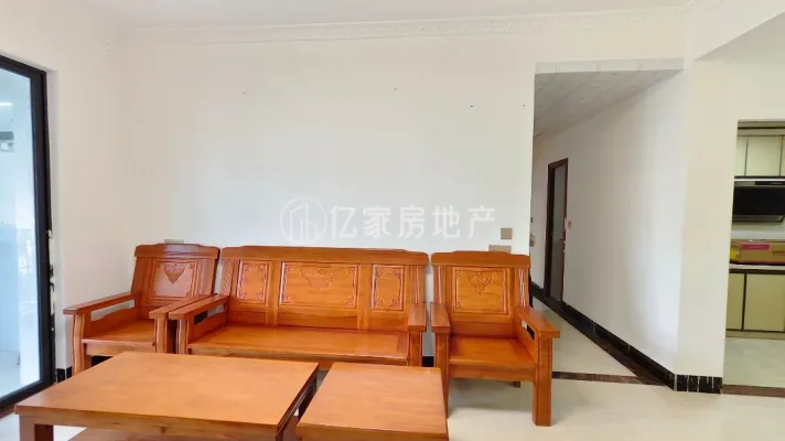 宽华城精装三房拎包入住月租：1700元