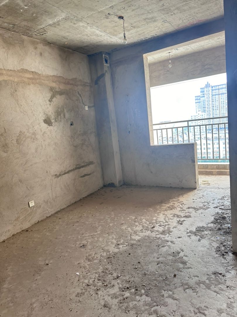麒麟区南片区毛坯3室2厅2卫二手房出售3