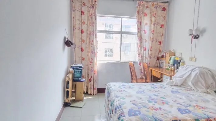 急售:大张附近步梯房，送储物间，