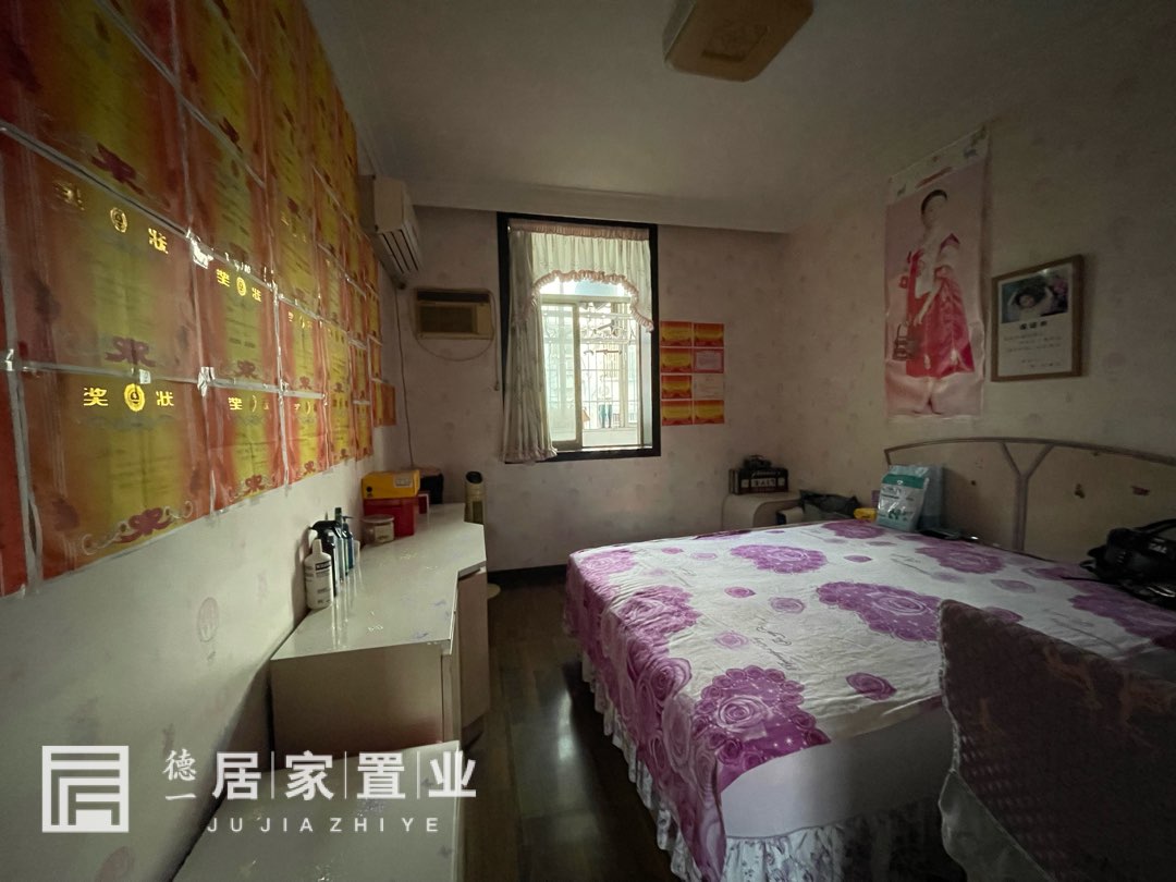 建设街市政府,政府小区，精装修3房，实小在对面，出行方便3
