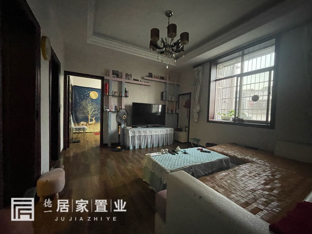 建设街市政府,政府小区，精装修3房，实小在对面，出行方便1