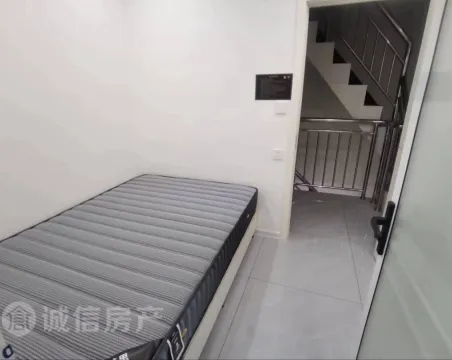 上河城外滩1室0厅1卫朝南精装