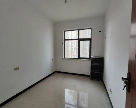 华港阳光尚居3室2厅1卫朝南普通