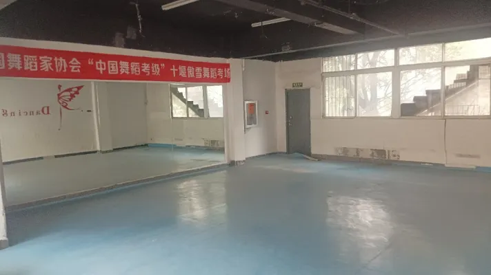 张湾区车城西路王湾小区繁华地段临街商铺超大面积适合各种经营